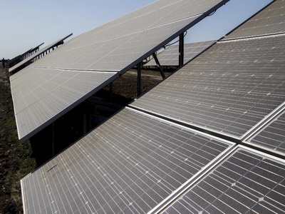 Грачёвском районе запустили первую и вторую очередей Старомарьевской солнечной электростанции