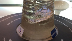 Крупнейший в мире кристалл сапфира.